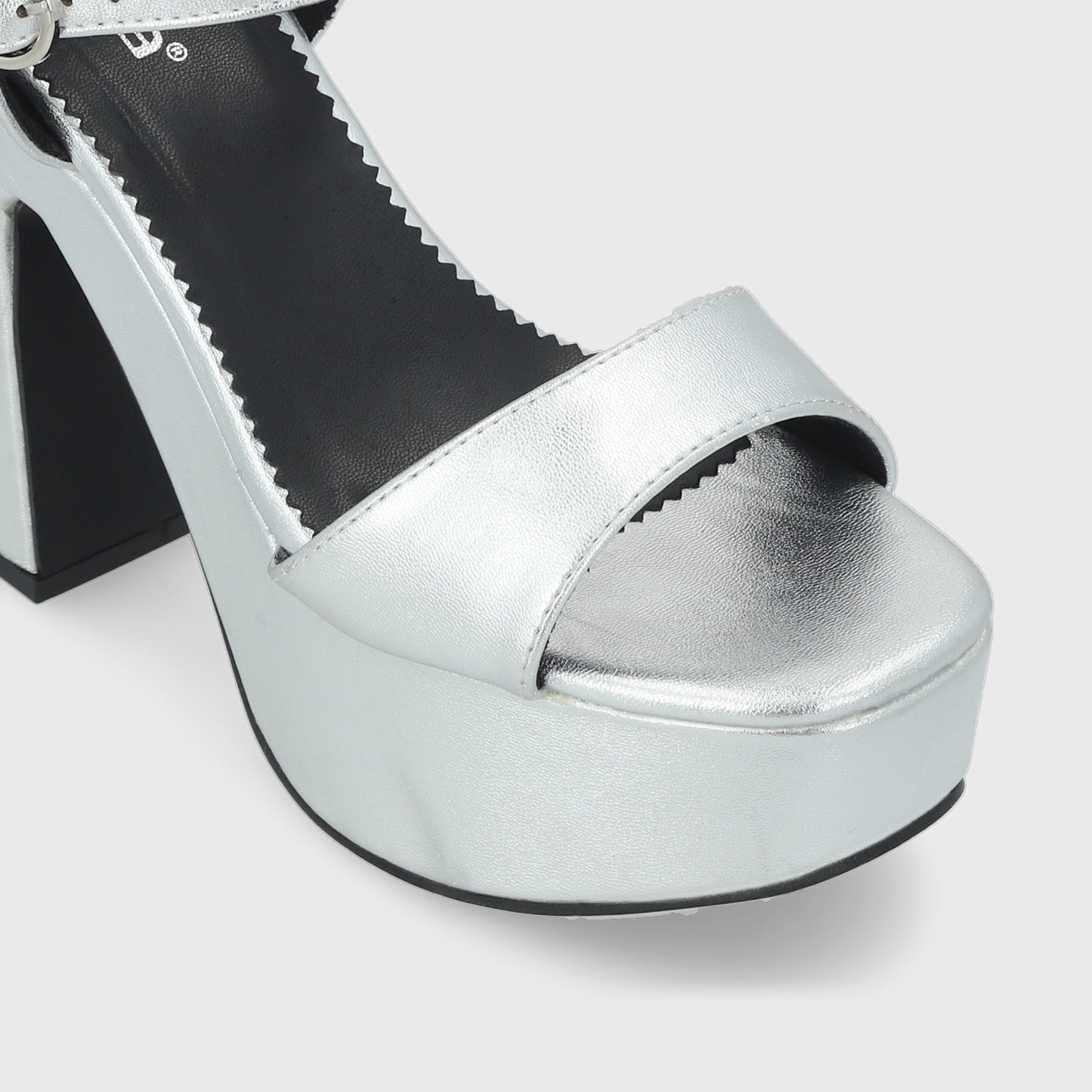 Sandalia Taco Plateada Mujer 45910