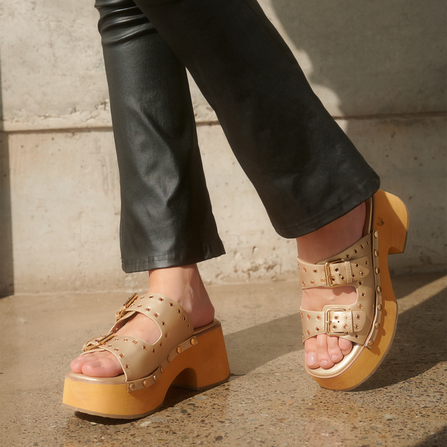 Sandalia Plataforma Oro Mujer 35266