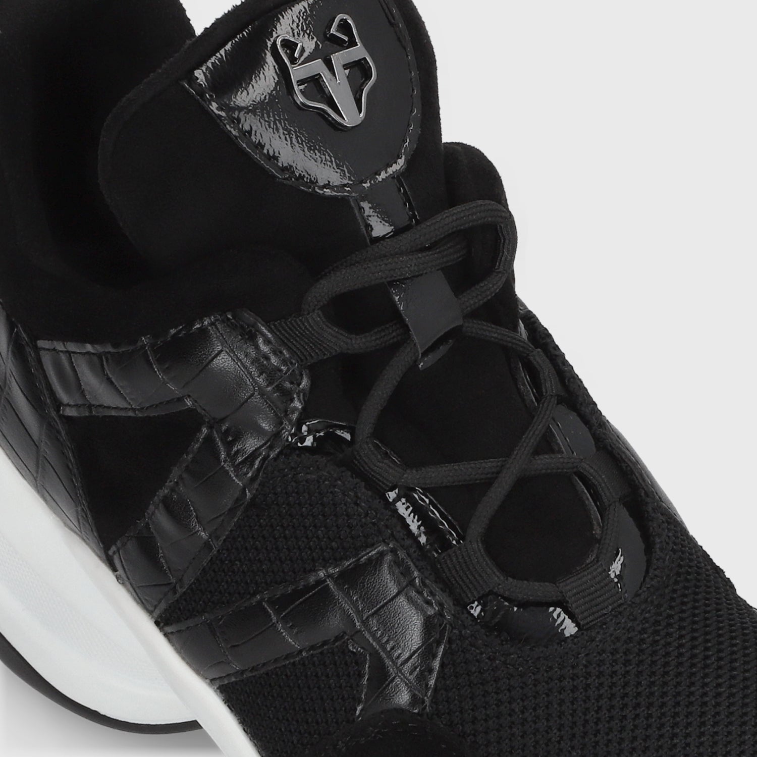 Zapatilla Negra Mujer C7293