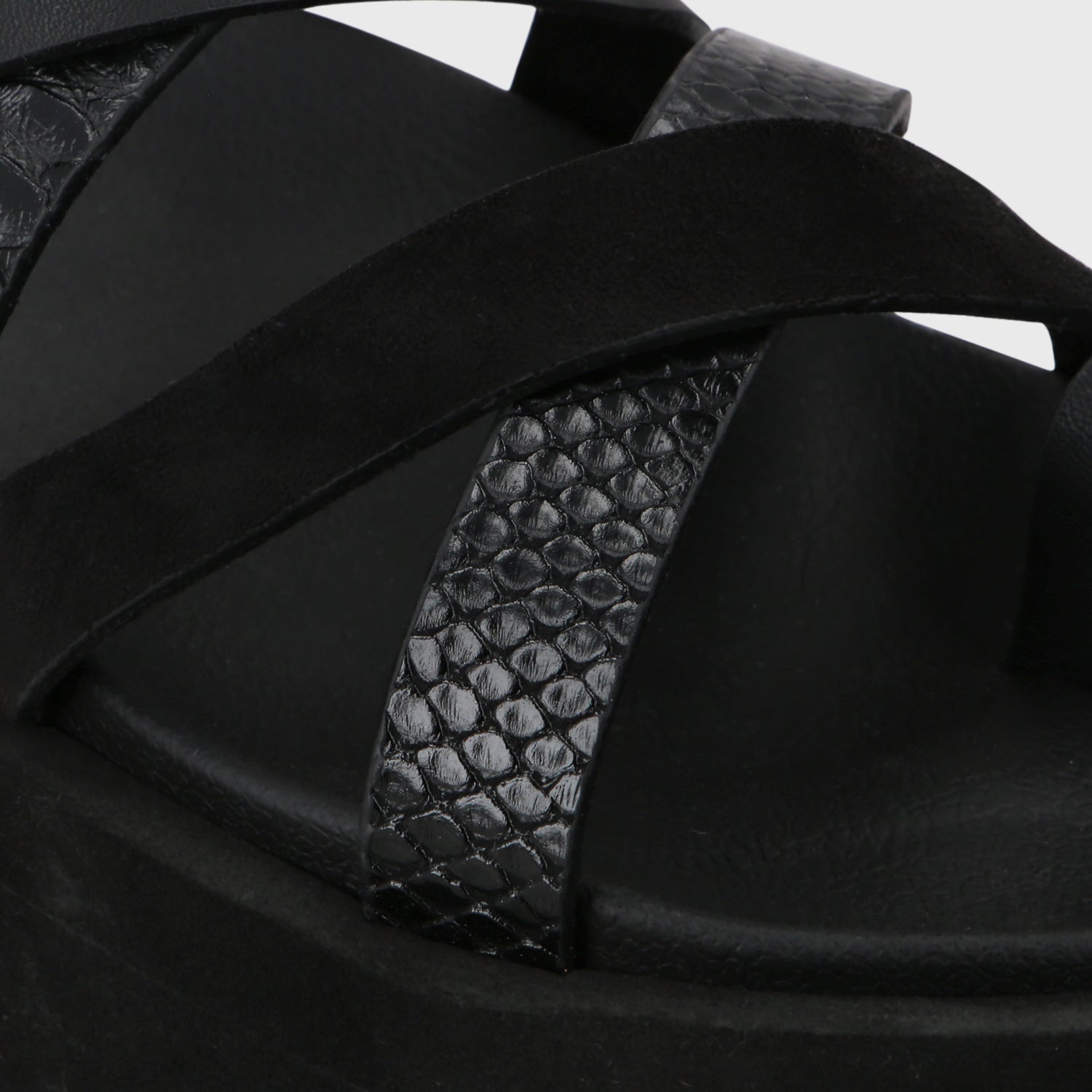 Sandalia Plataforma Negro Mujer 55940 - Gotta Perú